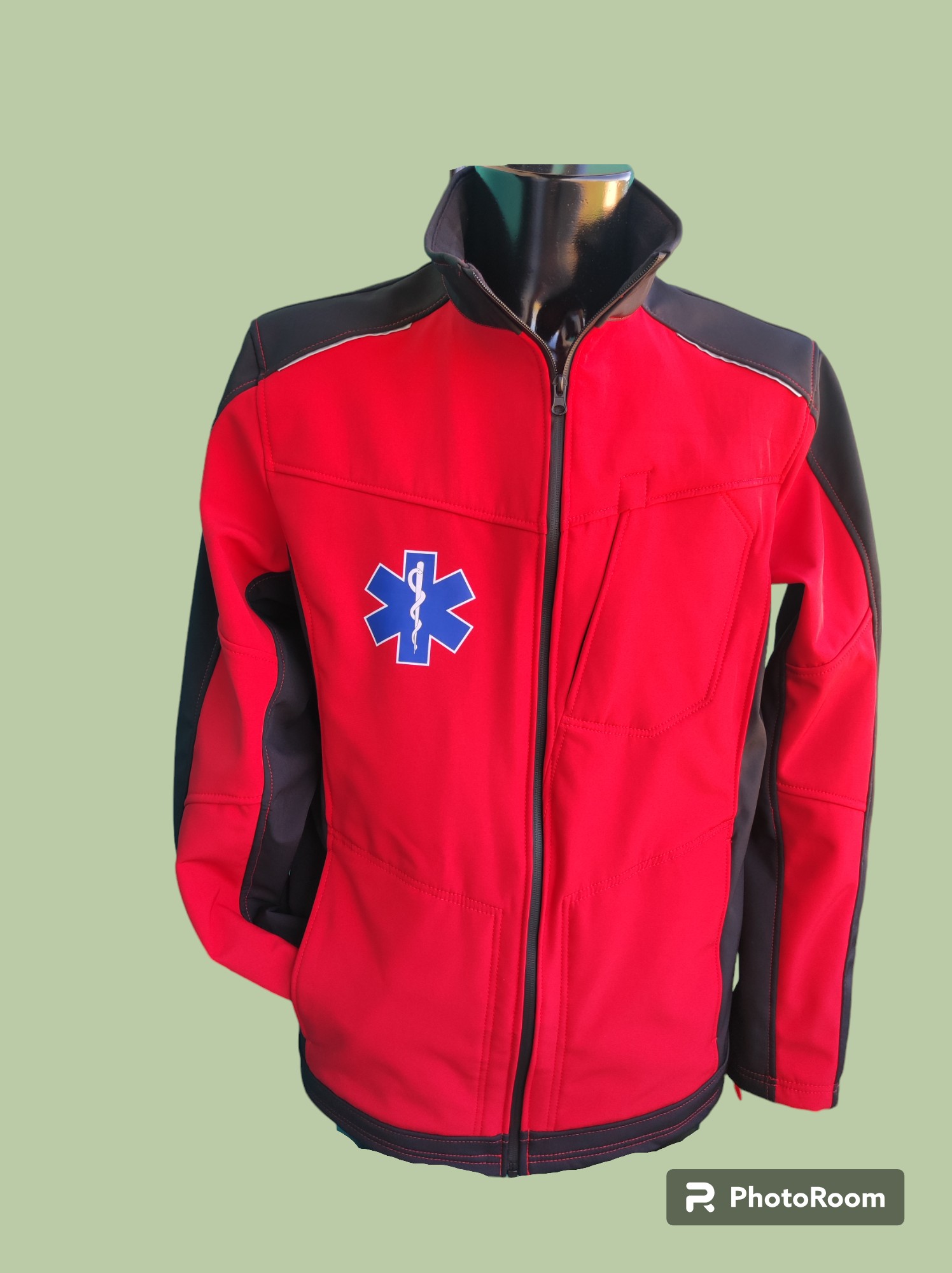10. Softshell jakna crveno crna